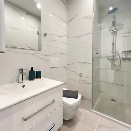 Roomy In Ilisia Apartment Athens