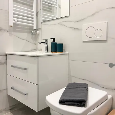 Roomy In Ilisia Apartment
