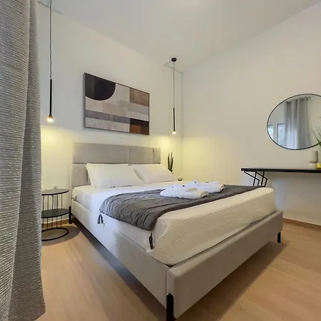Roomy In Ilisia Apartment *