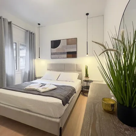 Roomy In Ilisia Apartment *